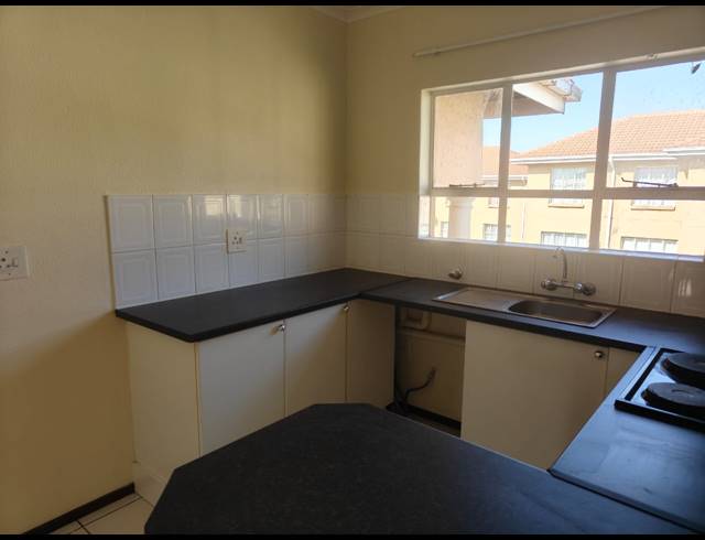 2 BEDROOM FLAT FOR SALE IN THREE RIVERS PROPER